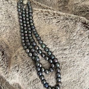 Tahitian pearl necklace